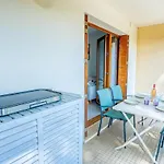 Stunning Modern 2 Bedroom With Pool 5-min Walk To *