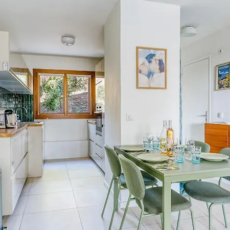 Appartement Stunning Modern 2 Bedroom With Pool 5-min Walk To