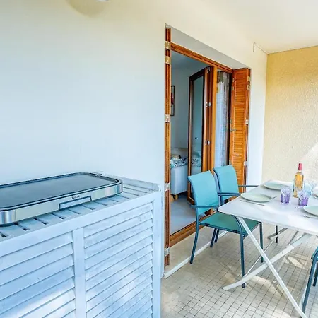 Stunning Modern 2 Bedroom With Pool 5-min Walk To *