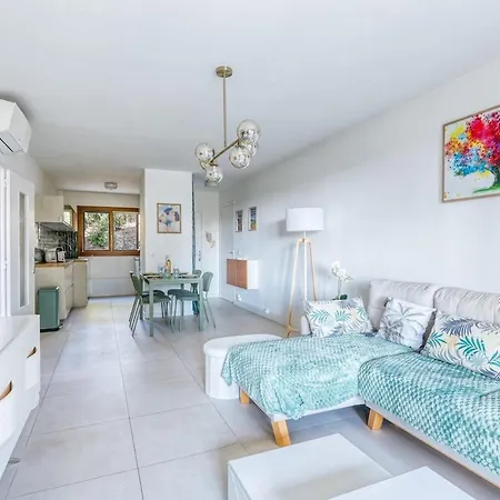 Apartment Stunning Modern 2 Bedroom With Pool 5-min Walk To Bormes-les-Mimosas